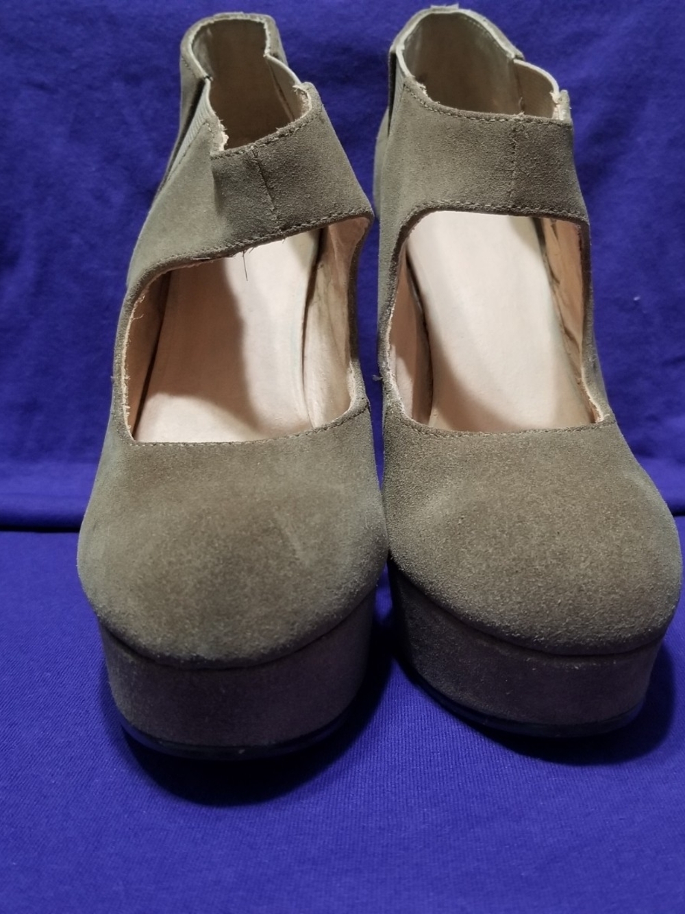 Kelsi Dagger Women's Size 8 Olive Green & Tan "Trinny" Suede Platform Pumps